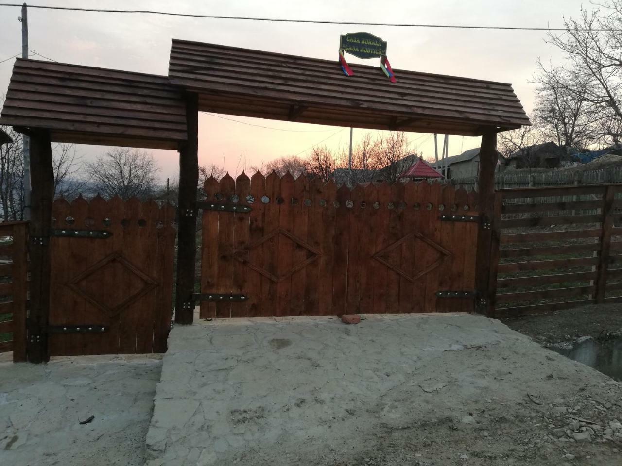 Pensiunea Turistica "Casa Rustica" Villa Chiscareni Dış mekan fotoğraf